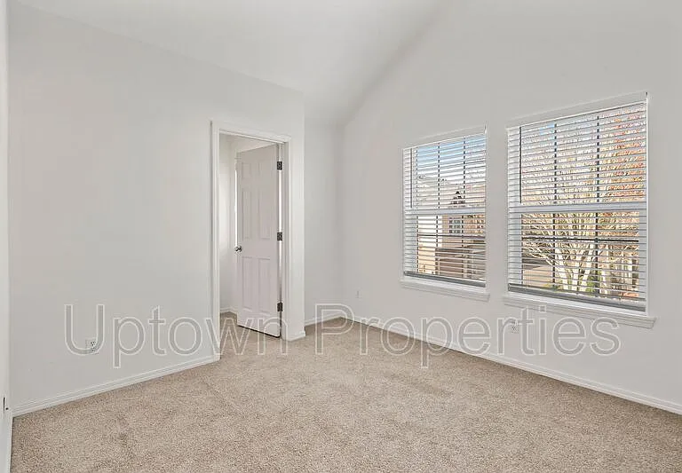 1611 SW San Mateo Ter — Photo 3