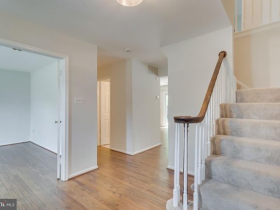 5th image of 6329 Applegarth Ct