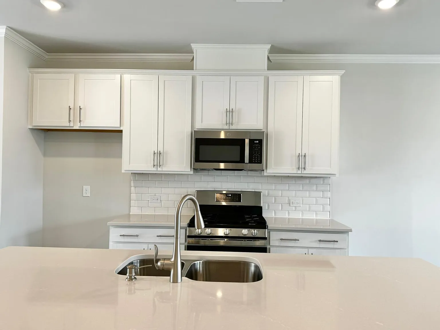 2505 Kasota Ln — Photo 4