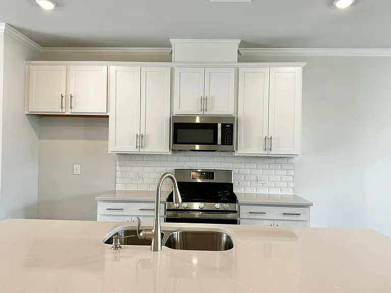 2505 Kasota Ln — Photo 4