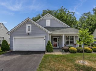 12 Buckingham Cir, Belvidere, NJ 07823