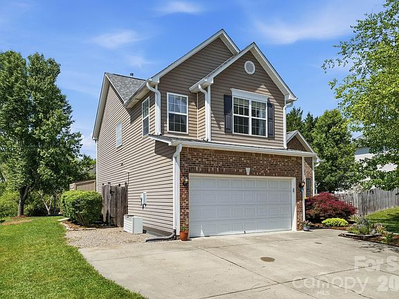 2nd image of 322 Wildbriar Rd