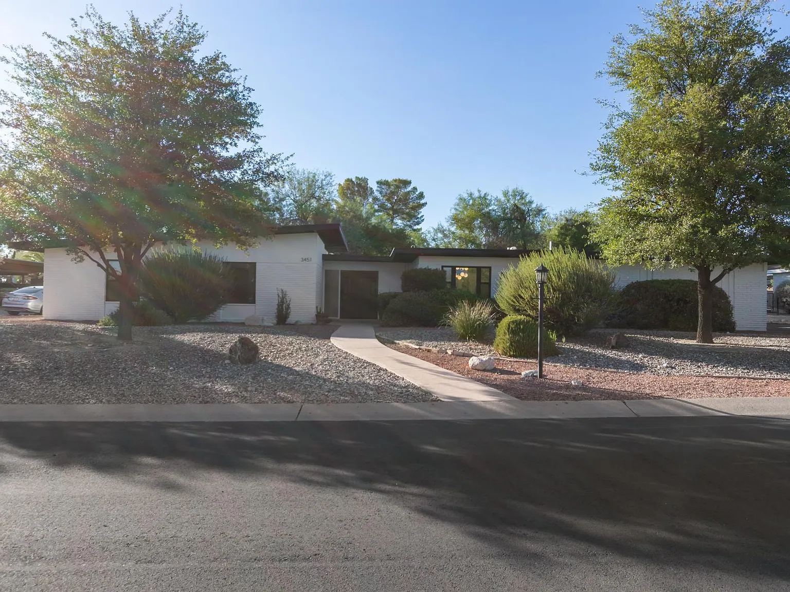 4 bed, 2.5 bath, 2690 sqft, $4,195 — Photo 3