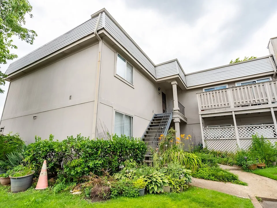 6730 S Lewis Ave #1008