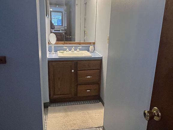 3rd image of 35 Lincoln Ln