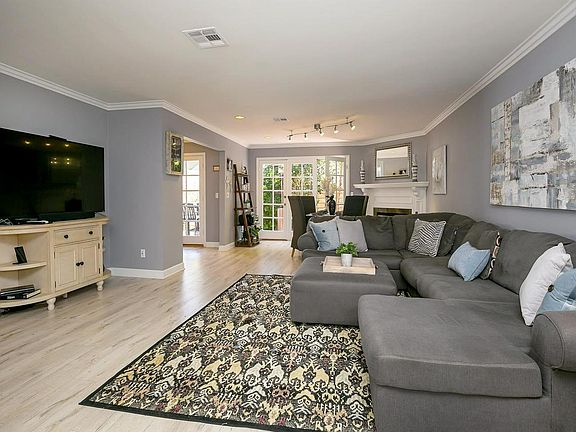 4th image of 18850 Hatteras St Unit 4