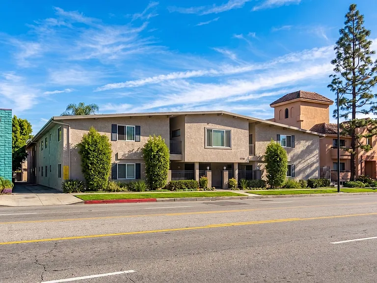 Best-Priced Studios At 1030 W. Olive Ave., Burbank, Ca 91506 — Photo 10