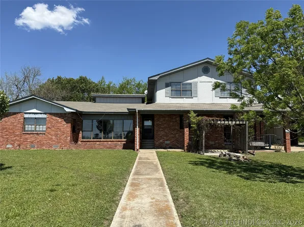 2343 E 2050th Rd, Hugo, OK 74743