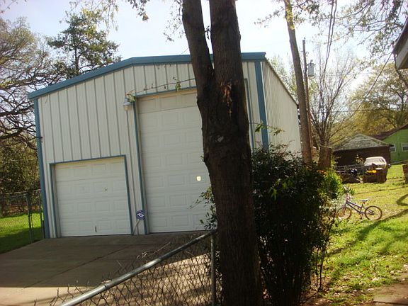 3rd image of 1820 Robinwood Dr