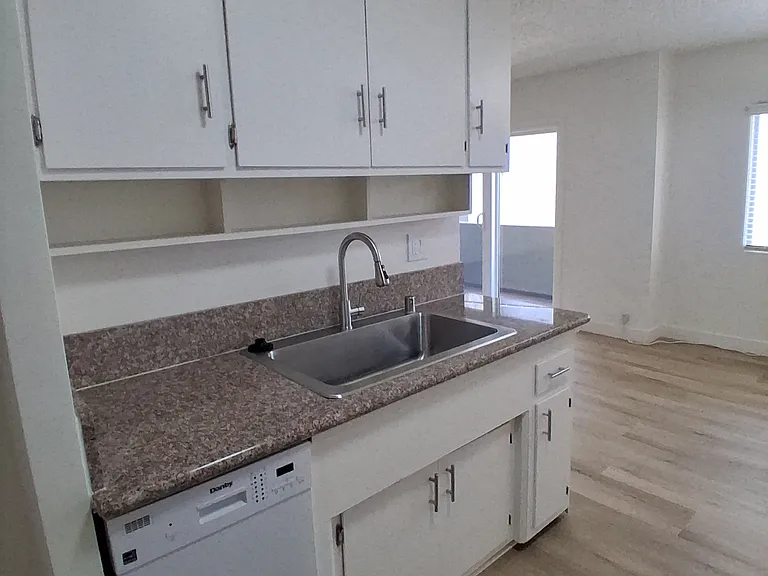 7245 Franklin Avenue — Photo 12