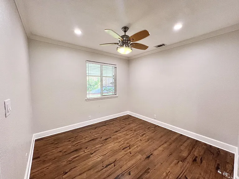2494 Lone Oak Dr — Photo 45