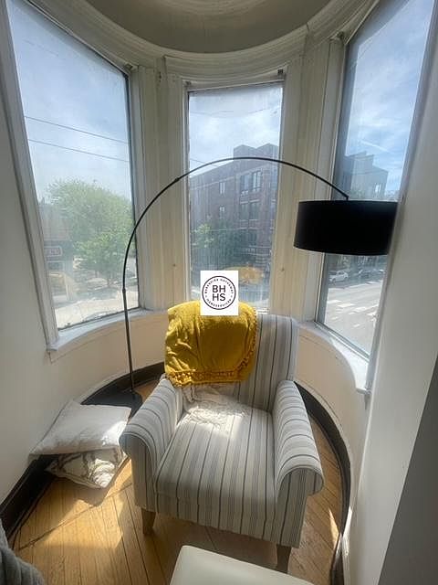 1st image of 1024 W Belmont Ave #2