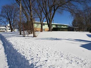 418 15th St, Baraboo, WI 53913