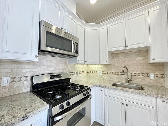 3rd image of 612 Clayton St #3