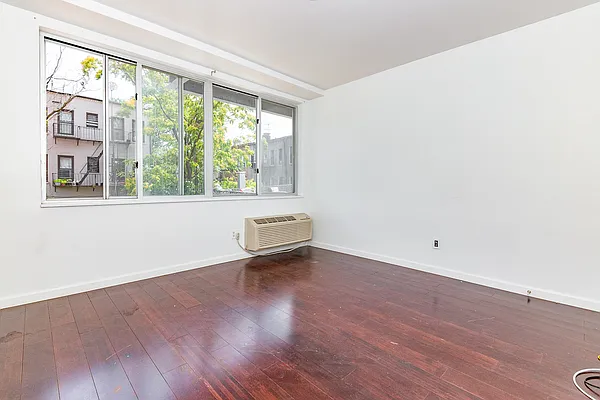 Rented by MySpaceNYC | media 17