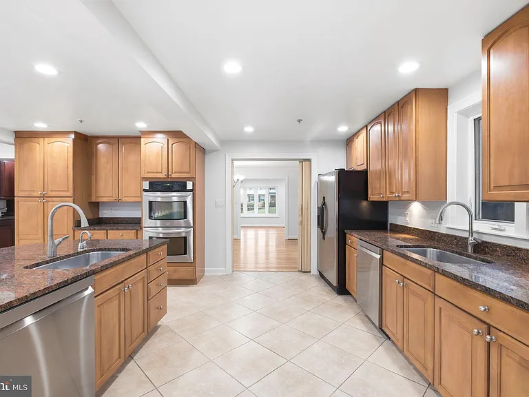 711 Lamberton Dr — Photo 12