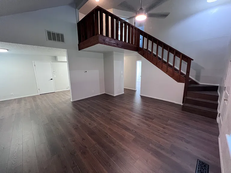 816 Lapwing Rd — Photo 2