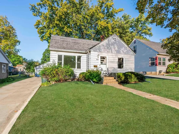 1819 Iowa St, Cedar Falls, IA 50613