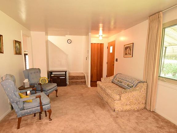 5th image of 421 Parker Ave