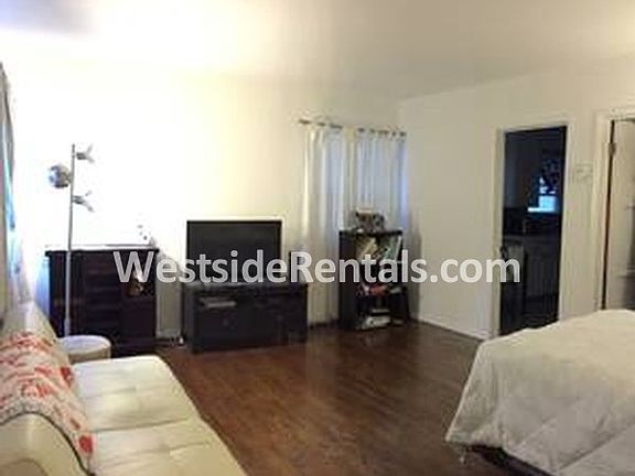 2nd image of 10332 Santa Monica Blvd