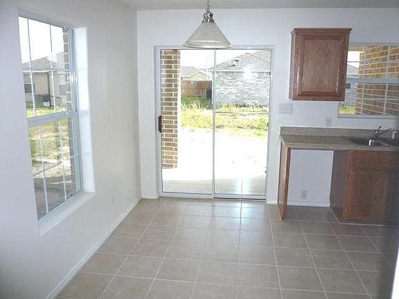 3rd image of 1821 Hannah Dr