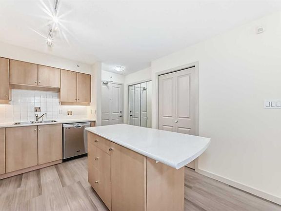 5th image of 650 W 10th St SW #202