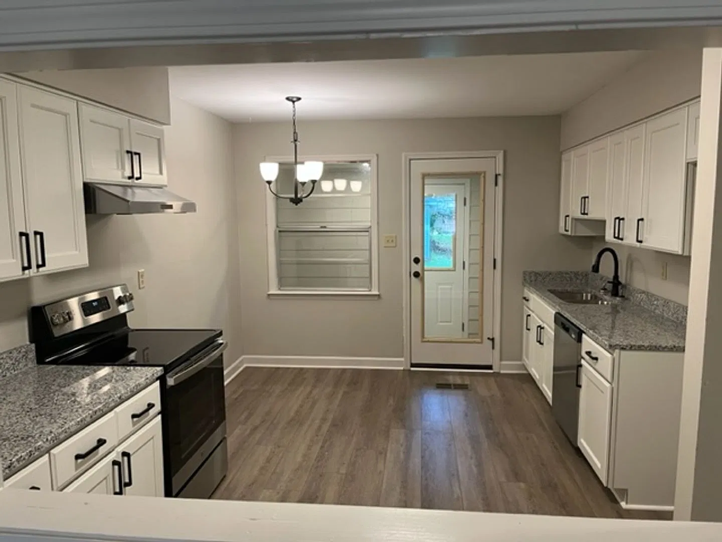 Renovated 2 Bedroom 1 Bath Duplex for Rent! — Photo 3