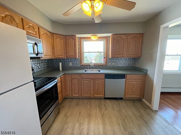 4th image of 24 Hadowanetz Dr