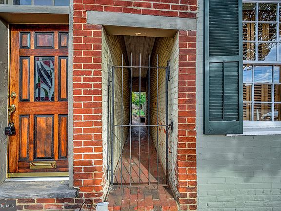 3rd image of 511 Caroline St