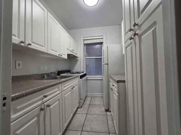 140 Vancortlandt Avenue West UNK image 2 of 8