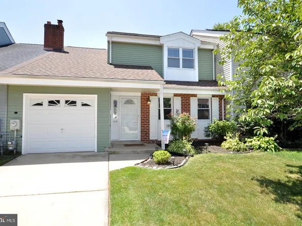 109 Mayfair Ln, Mount Laurel, NJ 08054