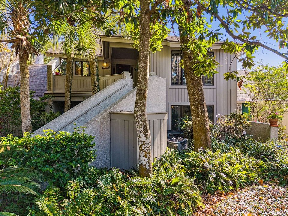 1st image of 2207 Boxwood Ln #2207
