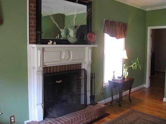 4th image of 819 East Ave
