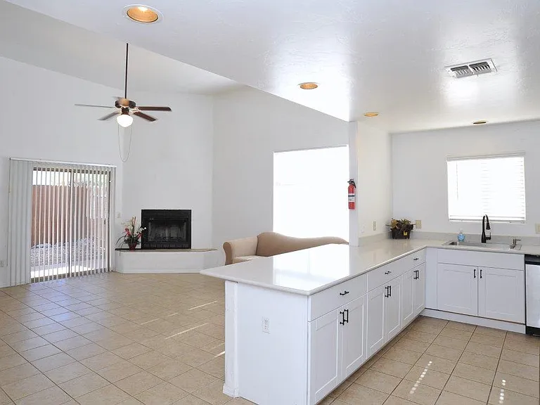 918 E Elm St #B — Photo 6