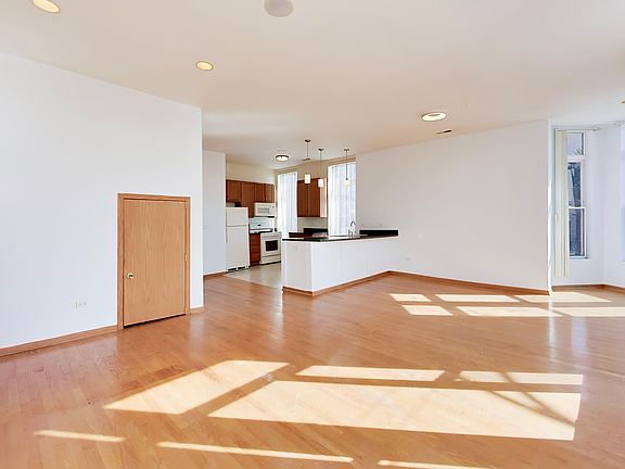 4th image of 1700 W Cermak Rd APT 2F