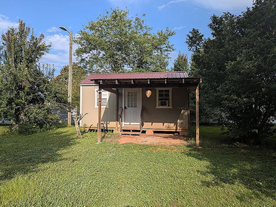 2nd image of 383 Jones Rd