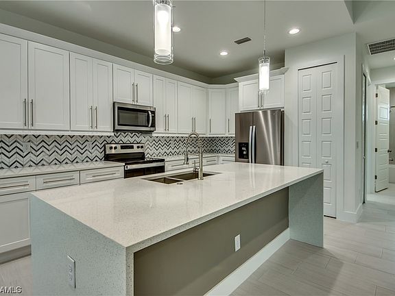 5th image of 1423 SW 38th Terrace Cpe