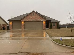 805 S Silver Leaf Dr, Moore, OK 73160