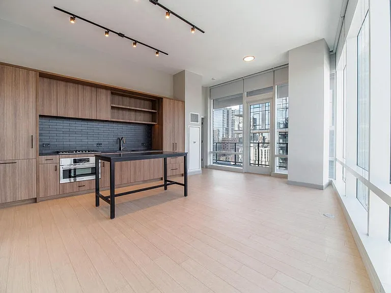 920 N Wells — Photo 36