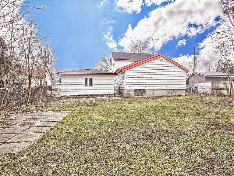 358 Gill St #UPPER — Photo 6