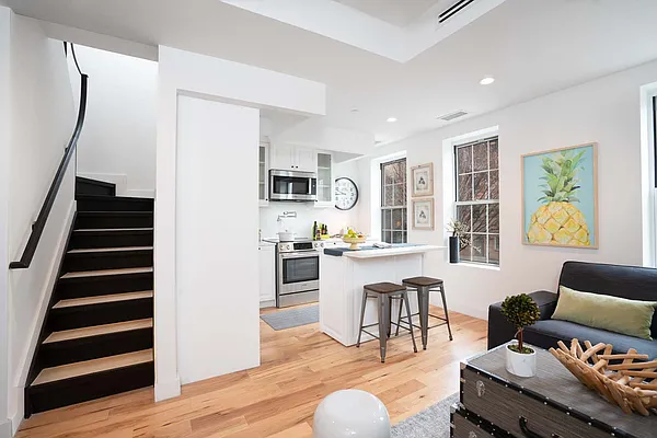 Sold by The InHouse Group | media 5