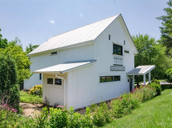 57 Noble Rd, Fairview, NC 28730