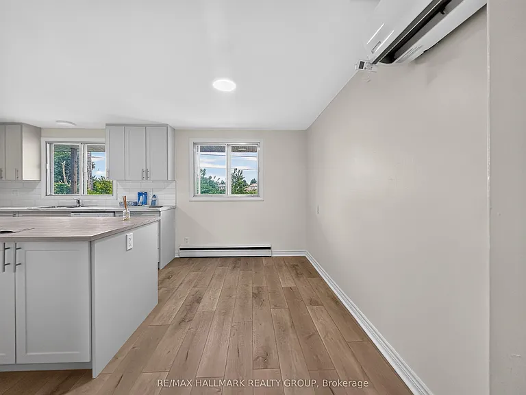 295 Amiens St — Photo 13