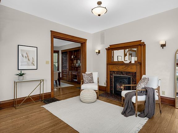 3rd image of 2219 Knapp St
