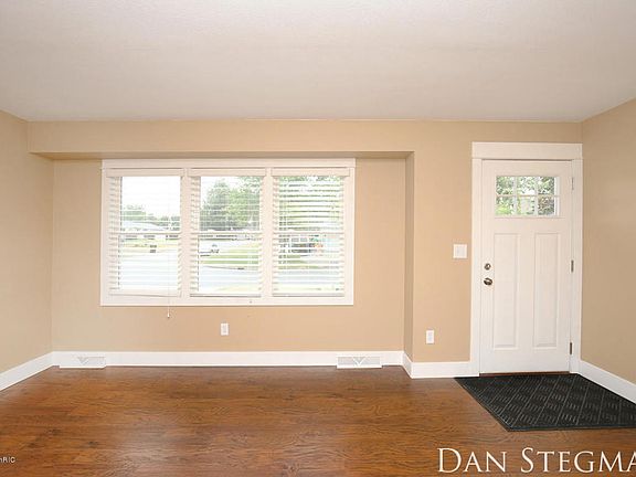 2nd image of 4715 Bonneville Dr NE