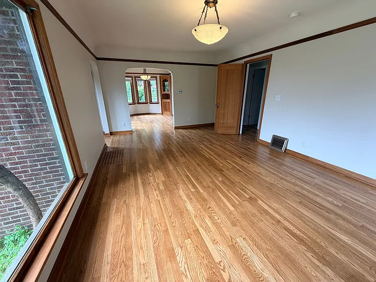 7607 N Interstate Ave — Photo 3
