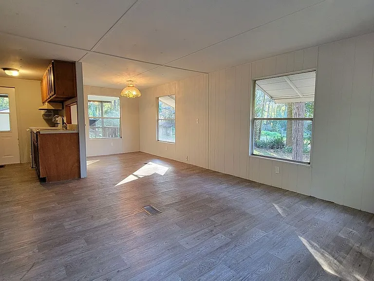 5321 SE 32nd Ct — Photo 2