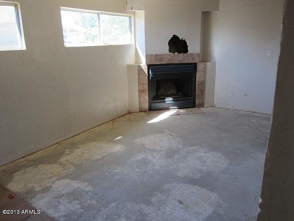 3rd image of 2541 E Hartford Ave
