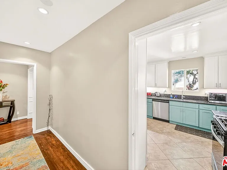 9928 Robbins Dr — Photo 17