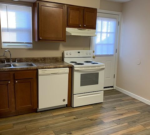 5th image of 4817 Rossmoor Pl